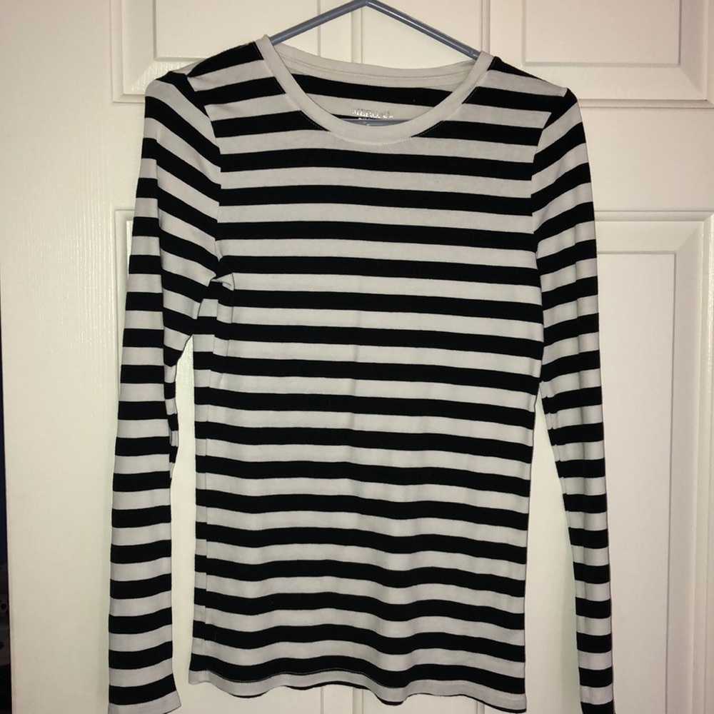COPY - Long sleeve black and white striped tee
